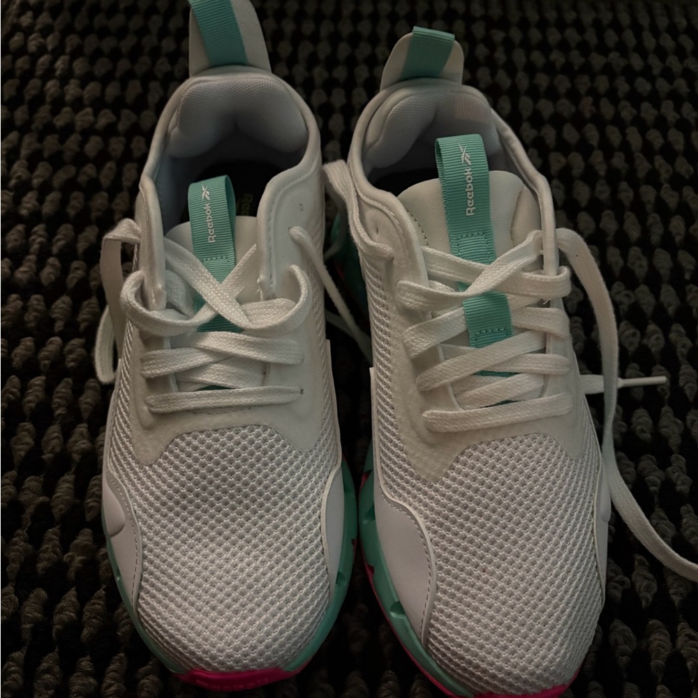 Reebok Womes White Sneakers with Teal Accents